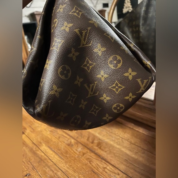 Coveted LV Monogram Artsy beautiful - Picture 2 of 16
